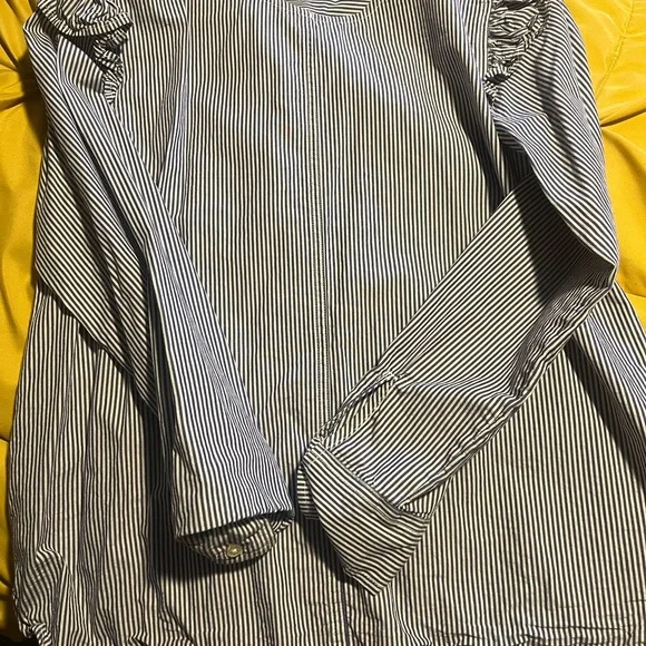 ✨Striped Top✨ - Picture 2 of 2